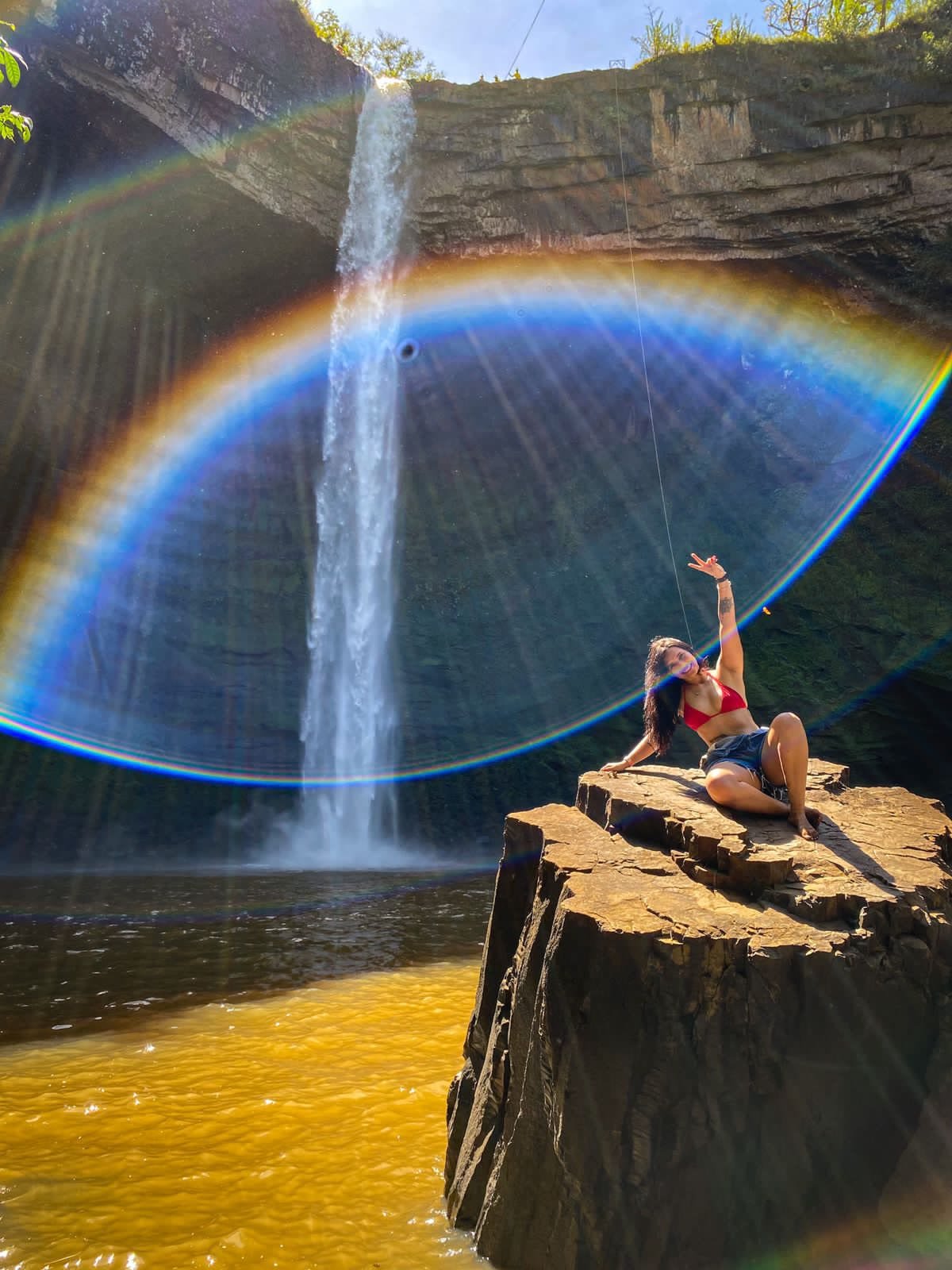Cachoeira do Esmeril com arco-íris