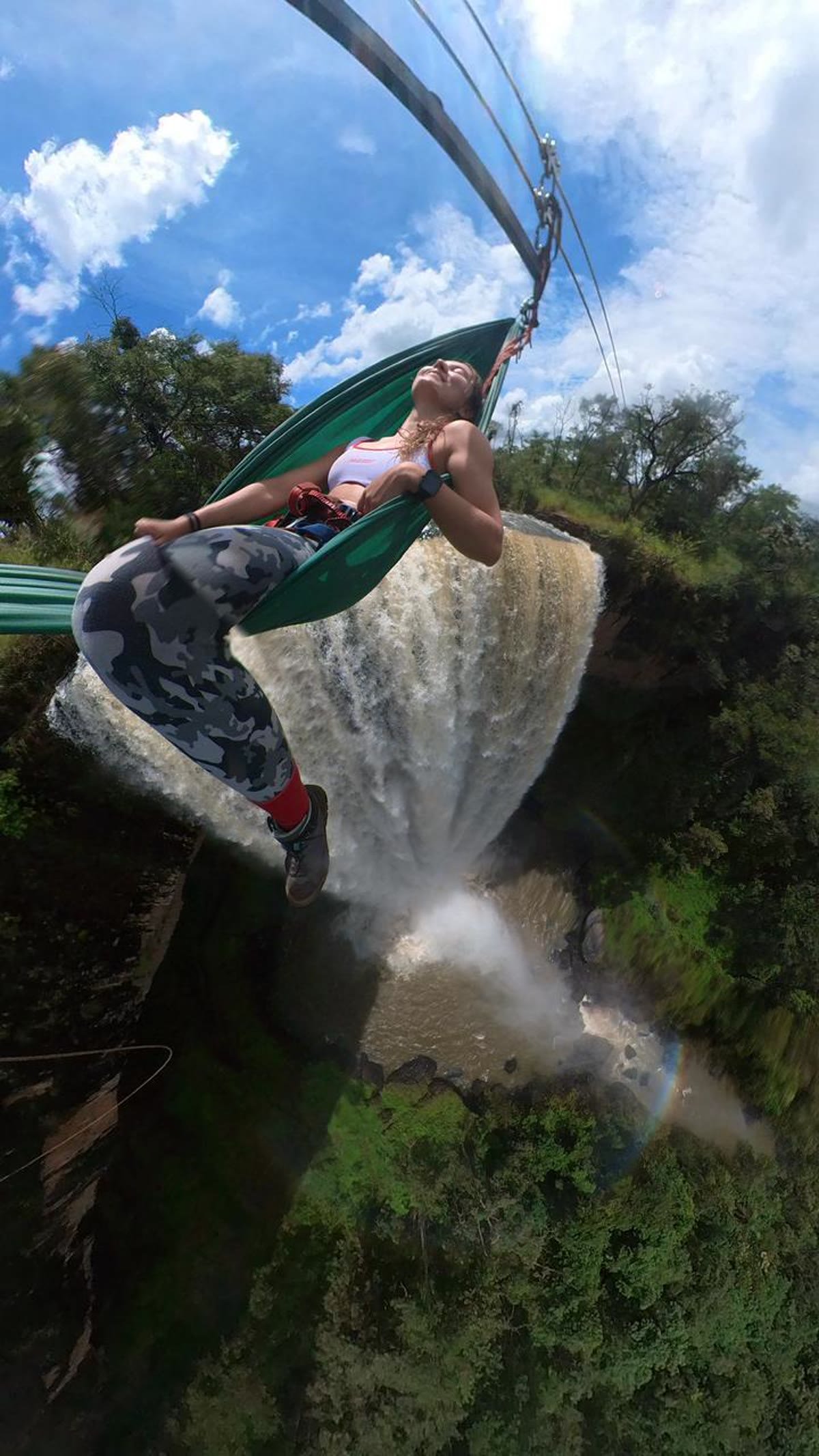 Rede Suspensa com arco-íris